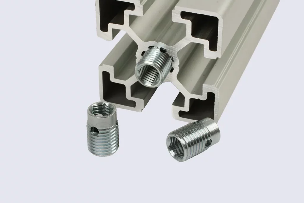 Modulares Aluminium-Profilgestell mit Schraubverbindungen für den flexiblen Umbau
